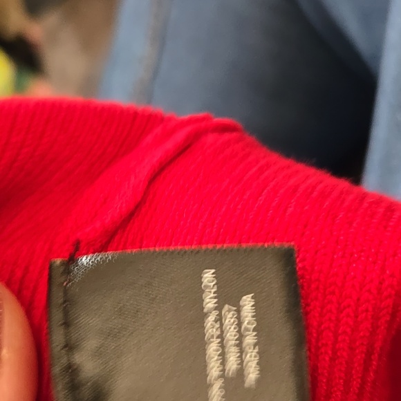 Red Sleeveless Top, mock turtleneck NWT - Picture 5 of 6